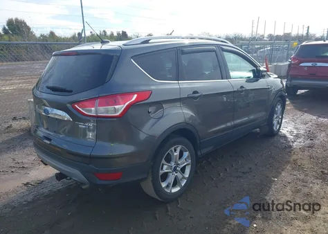 2016 Ford Escape Titanium z USA, uszkodzony, nr VIN 1FMCU9J9XGUA51989